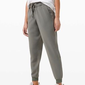 Lululemon On The Fly Jogger Woven